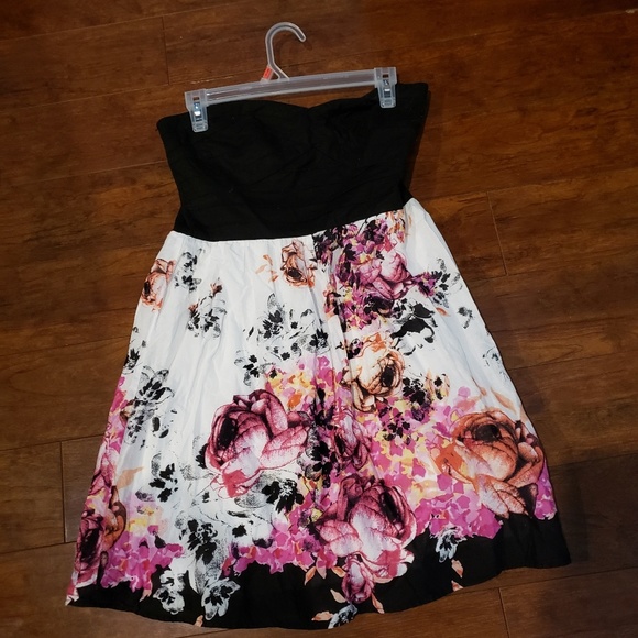 Trixxi Dresses & Skirts - Trixxi black and white dress 100% cotton